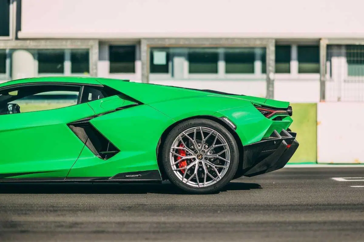 Lamborghini Revuelto: guidata a Vallelunga, è ibridonica (ibirda e fotonica) [VIDEO] (13)