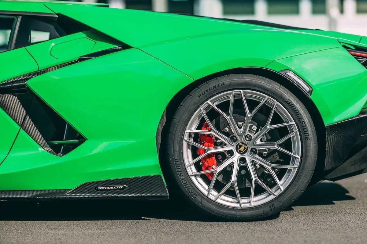 Lamborghini Revuelto: guidata a Vallelunga, è ibridonica (ibirda e fotonica) [VIDEO] (16)