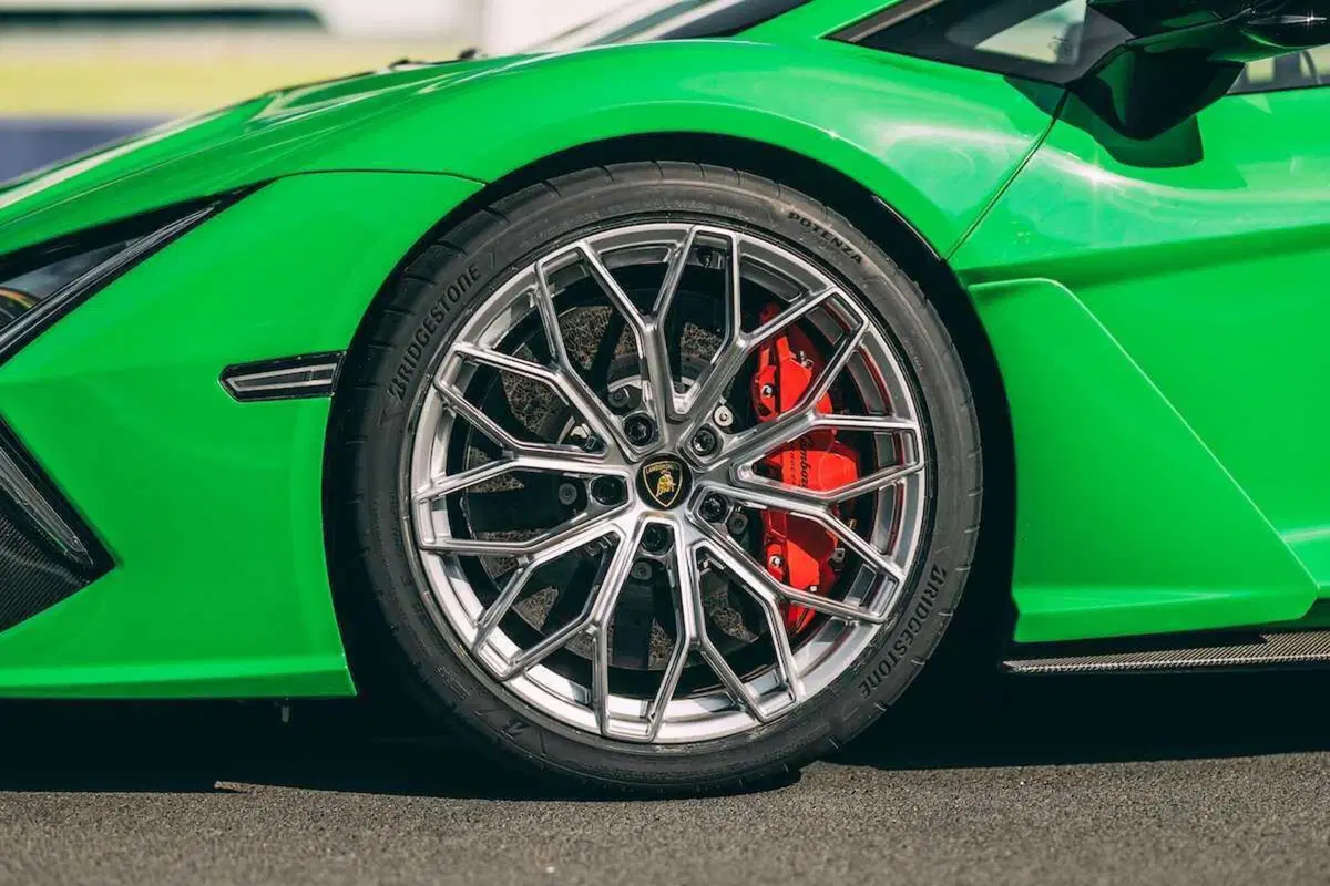 Lamborghini Revuelto: guidata a Vallelunga, è ibridonica (ibirda e fotonica) [VIDEO] (20)