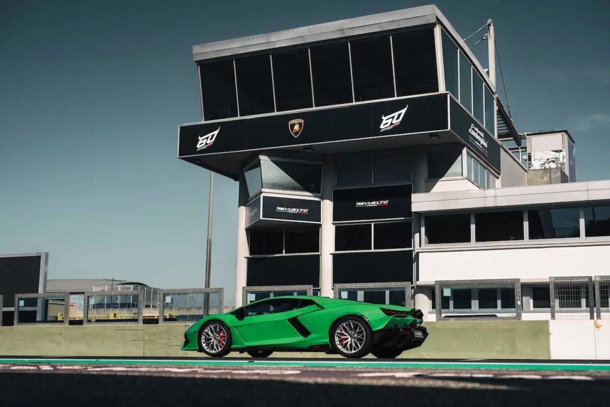 Lamborghini Revuelto: guidata a Vallelunga, è ibridonica (ibirda e fotonica) [VIDEO] (30)