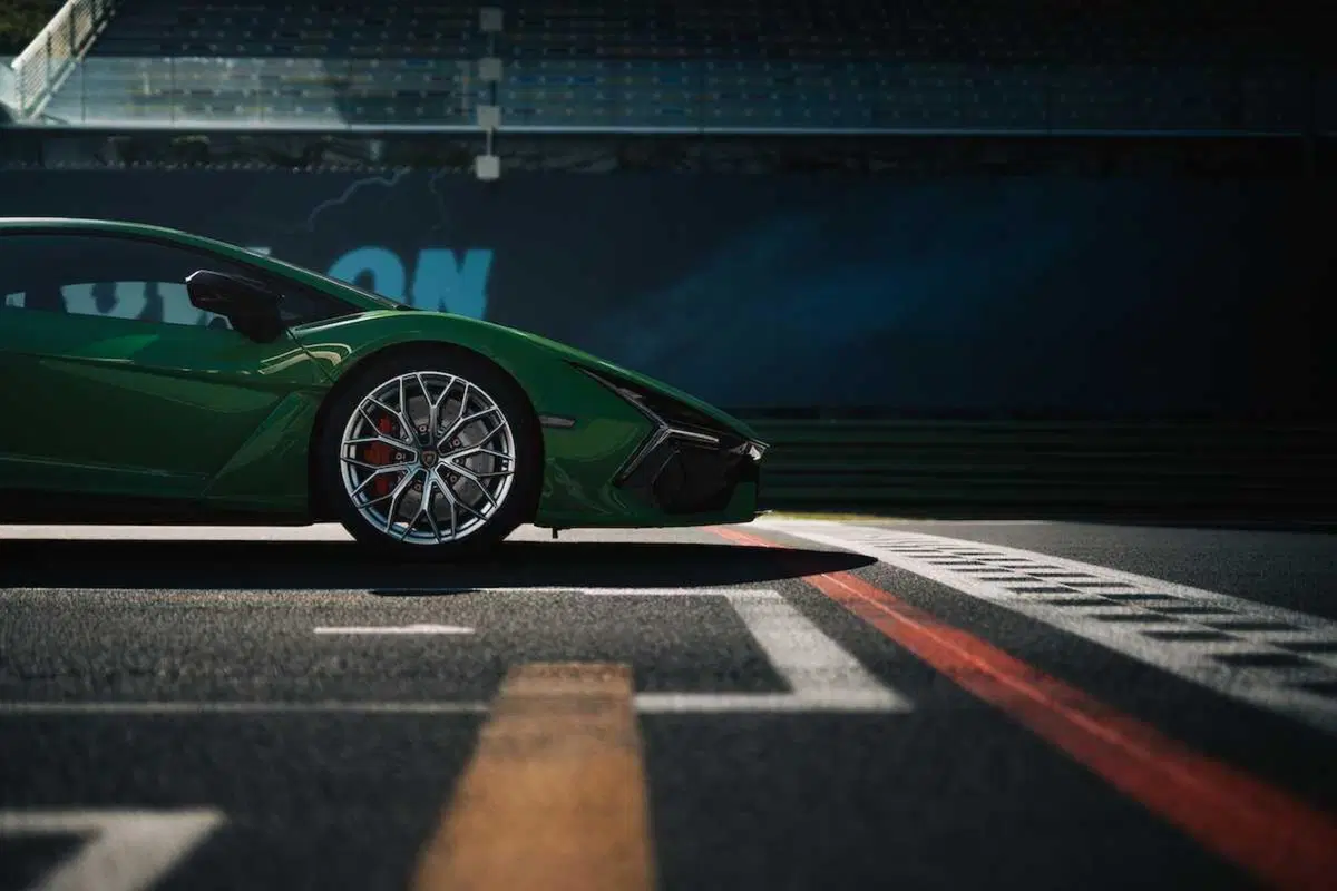 Lamborghini Revuelto: guidata a Vallelunga, è ibridonica (ibirda e fotonica) [VIDEO] (34)