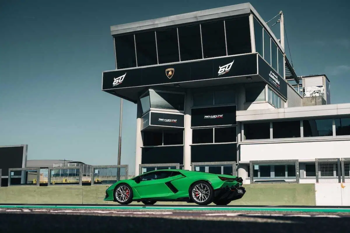 Lamborghini Revuelto: guidata a Vallelunga, è ibridonica (ibirda e fotonica) [VIDEO] (49)