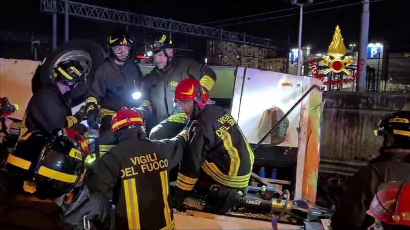 Incidente al bus di Mestre, i filmati dei Vigili del Fuoco