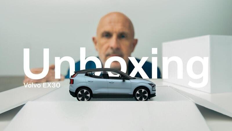 Volvo EX30 ecco il video di Jim Rowan &quot;miniaturizzato&quot; per il lancio della piccola suv svedese 