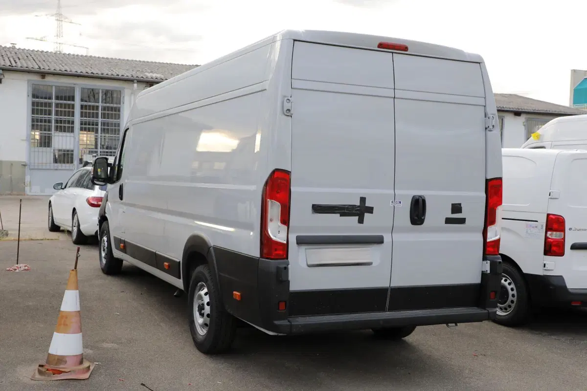 Fiat Ducato: arriva il facelift per il furgone [Foto Spia] (2)