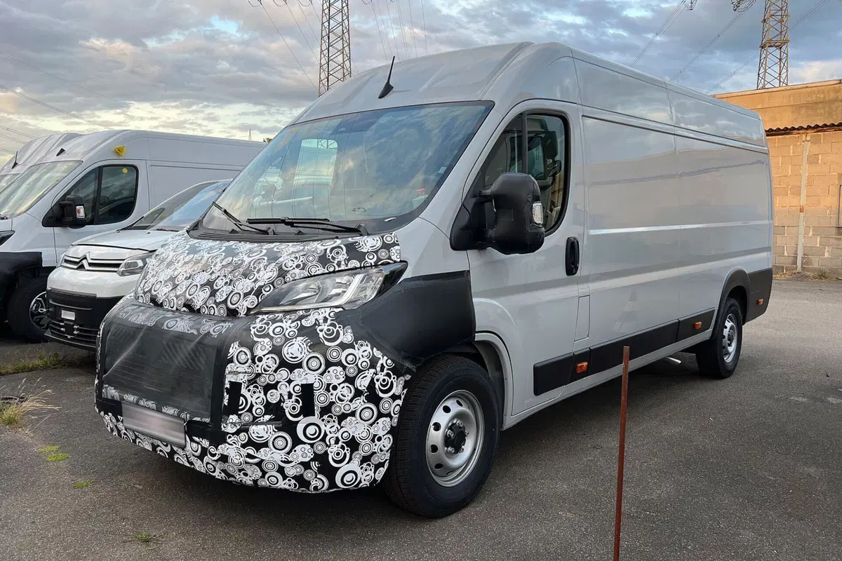 Fiat Ducato: arriva il facelift per il furgone [Foto Spia] (4)