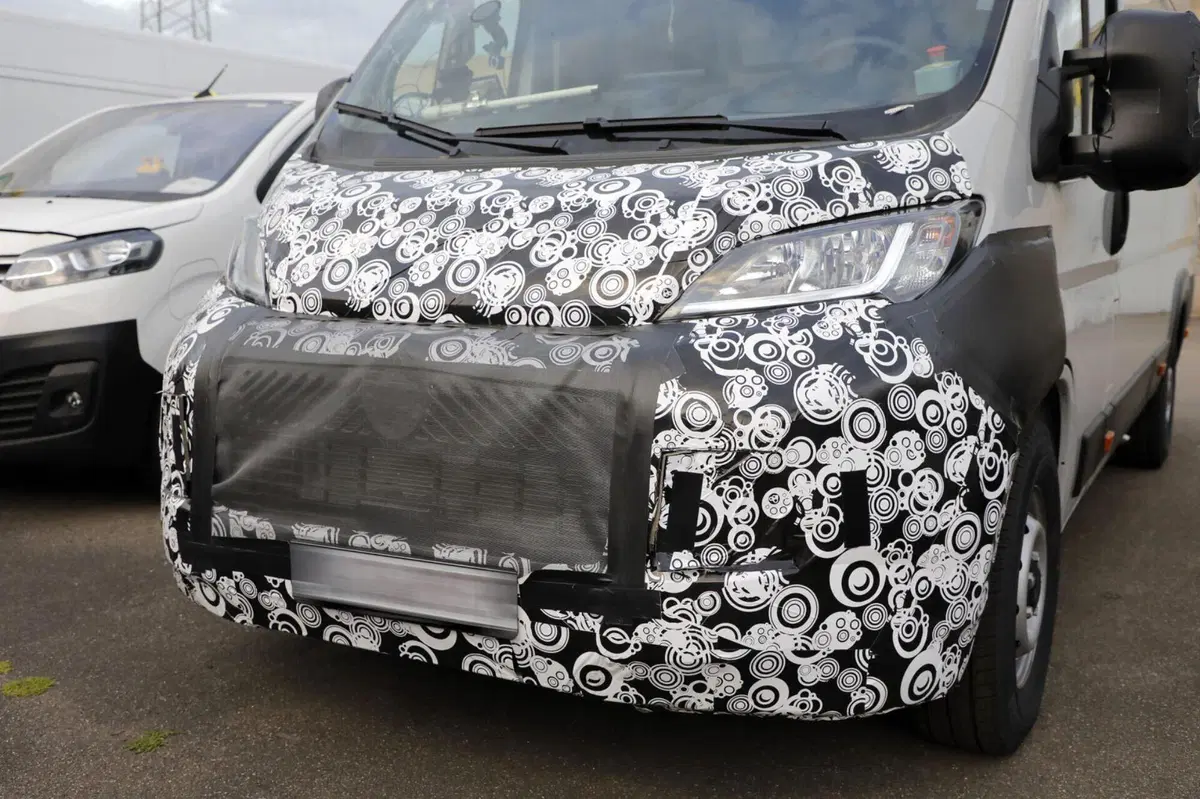 Fiat Ducato: arriva il facelift per il furgone [Foto Spia] (5)