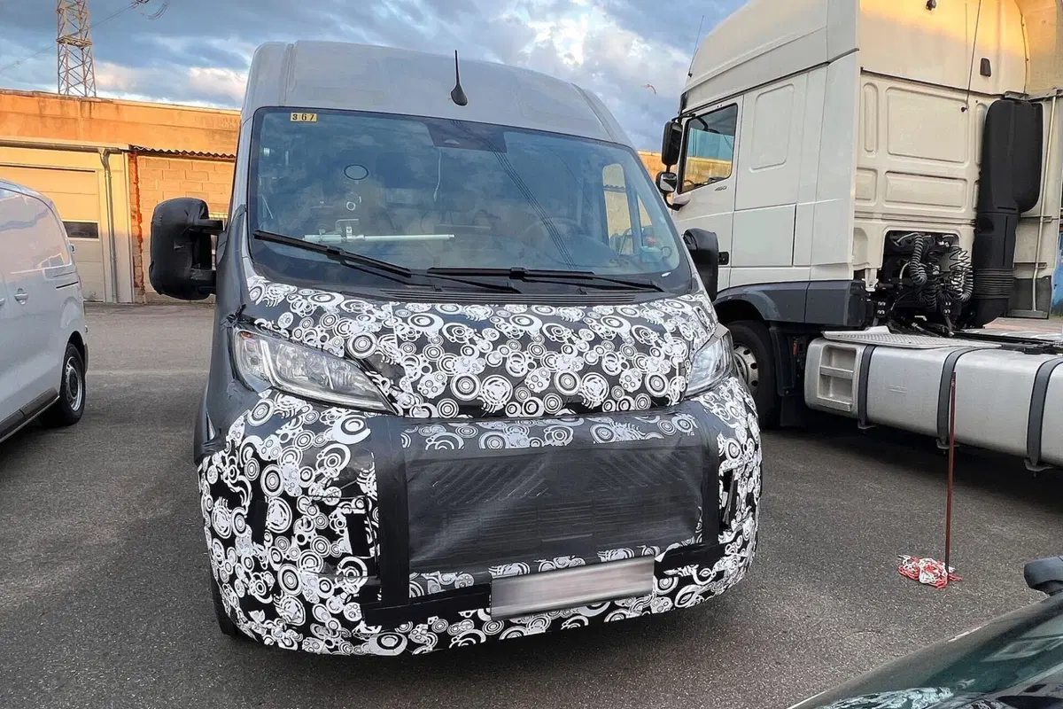 Fiat Ducato: arriva il facelift per il furgone [Foto Spia] (7)