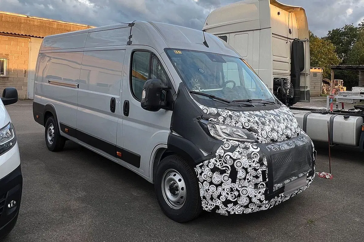 Fiat Ducato: arriva il facelift per il furgone [Foto Spia] (9)