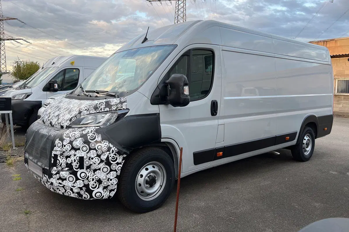 Fiat Ducato: arriva il facelift per il furgone [Foto Spia] (10)