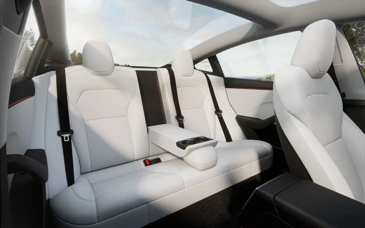 Nuova Tesla Model 3 2024 “Highland”: motorizzazioni, allestimenti e optional. Guida all’acquisto (17)