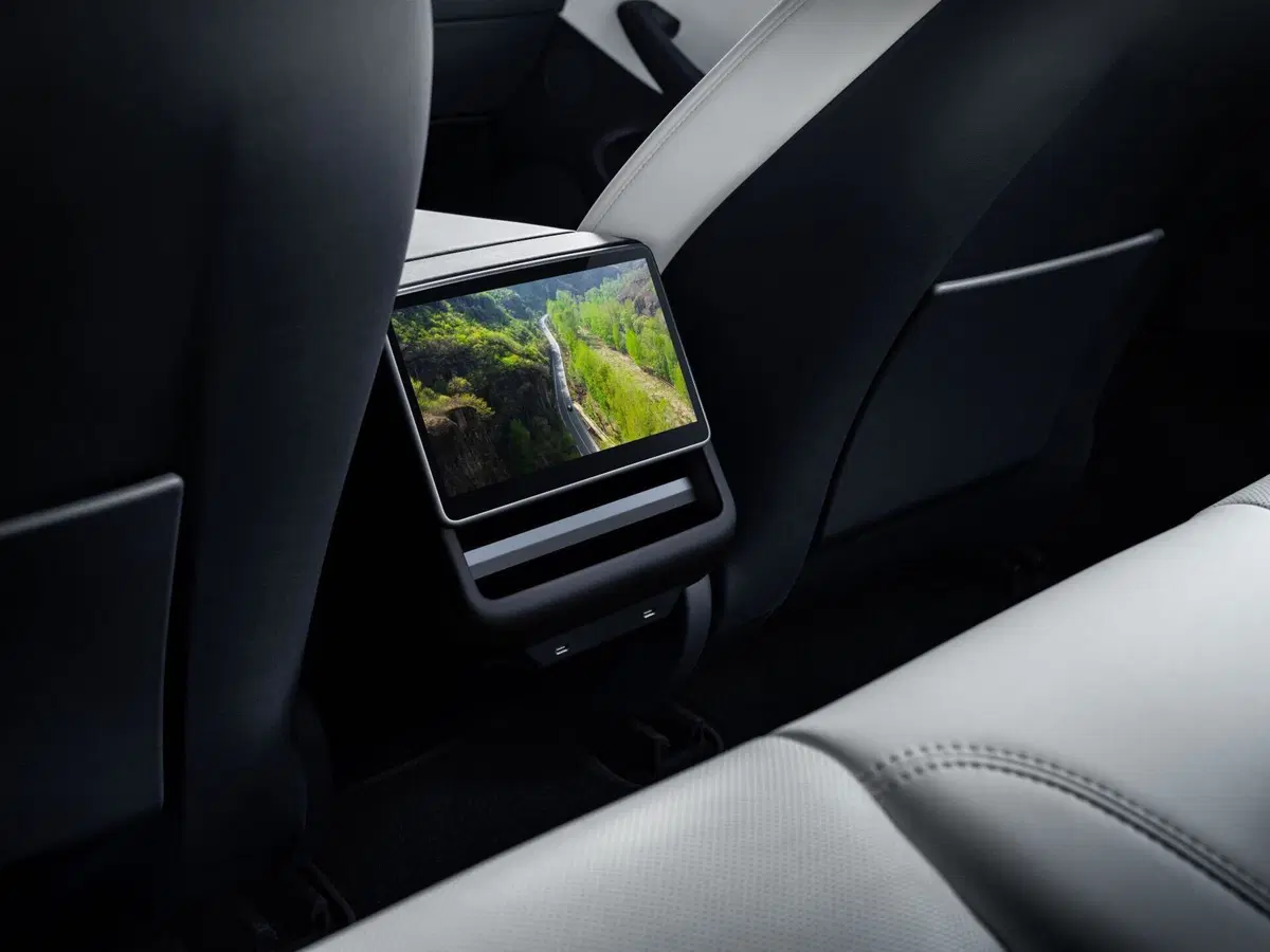 Nuova Tesla Model 3 2024 “Highland”: motorizzazioni, allestimenti e optional. Guida all’acquisto (18)
