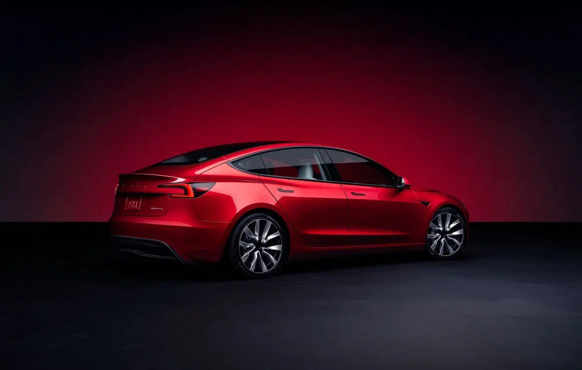 Nuova Tesla Model 3 “Highland”: motorizzazioni, allestimenti e optional. Guida all’acquisto (2)