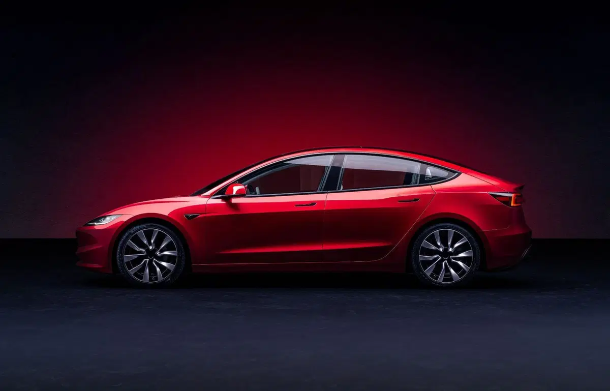 Nuova Tesla Model 3 “Highland”: motorizzazioni, allestimenti e optional. Guida all’acquisto (8)
