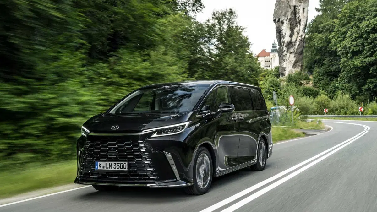 Lexus LM Hybrid 4WD 4 posti Luxury