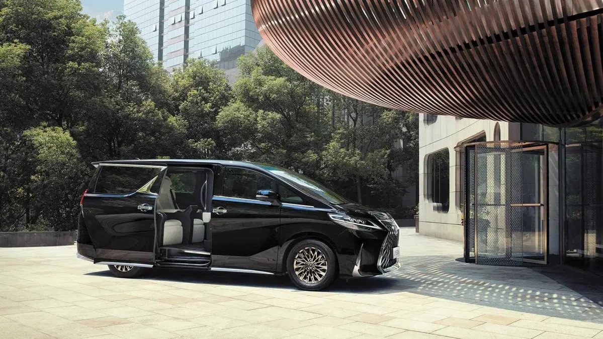 Lexus LM Hybrid 4WD 4 posti Luxury (6)