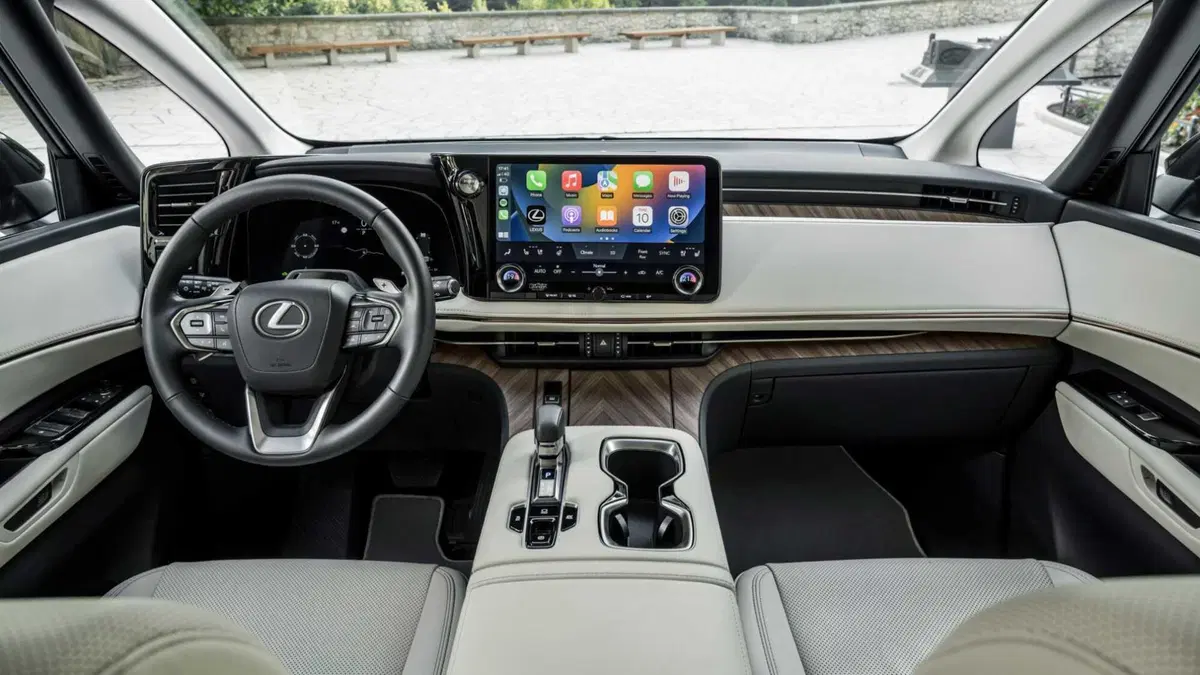 Lexus LM Hybrid 4WD 4 posti Luxury (7)