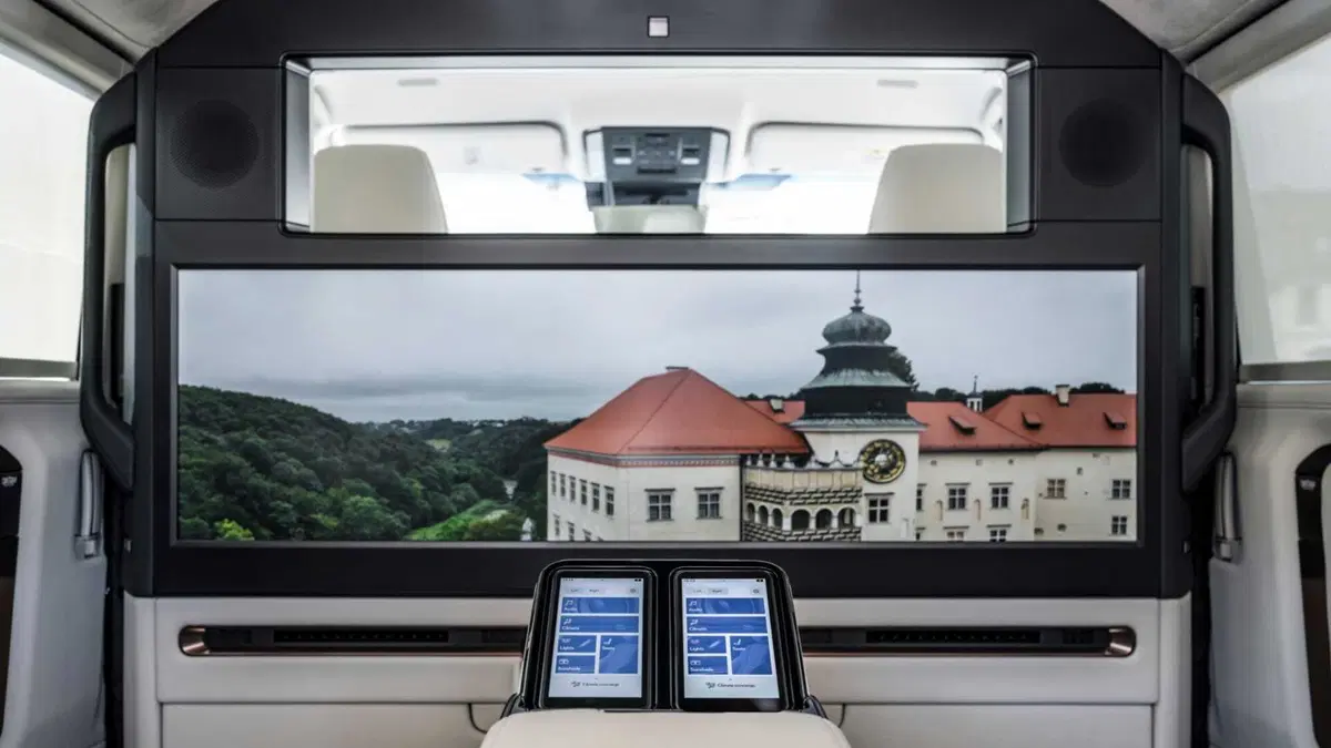 Lexus LM Hybrid 4WD 4 posti Luxury (14)