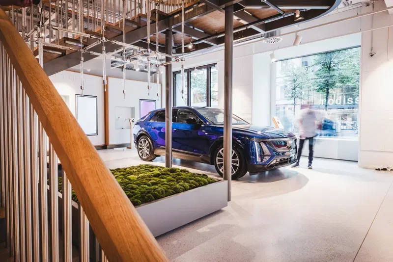 Cadillac, ritorna in Europa con l'elettrica Lyriq: la vedremo in Svizzera 
