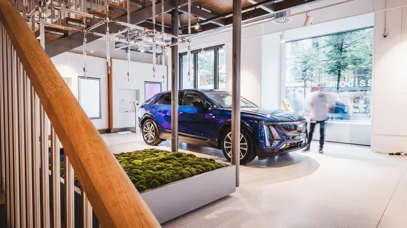 Cadillac, ritorna in Europa con l'elettrica Lyriq: la vedremo in Svizzera 