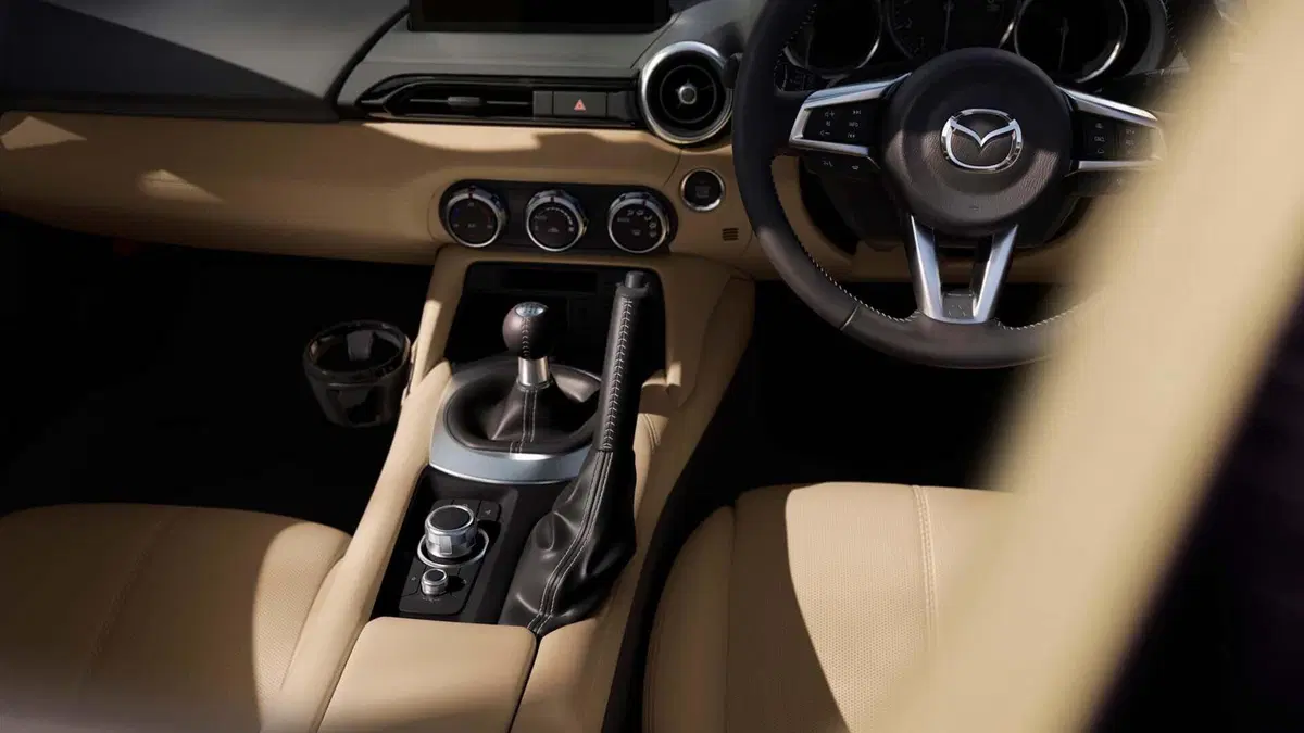 Mazda MX-5, mano leggera nel restyling giapponese (4)