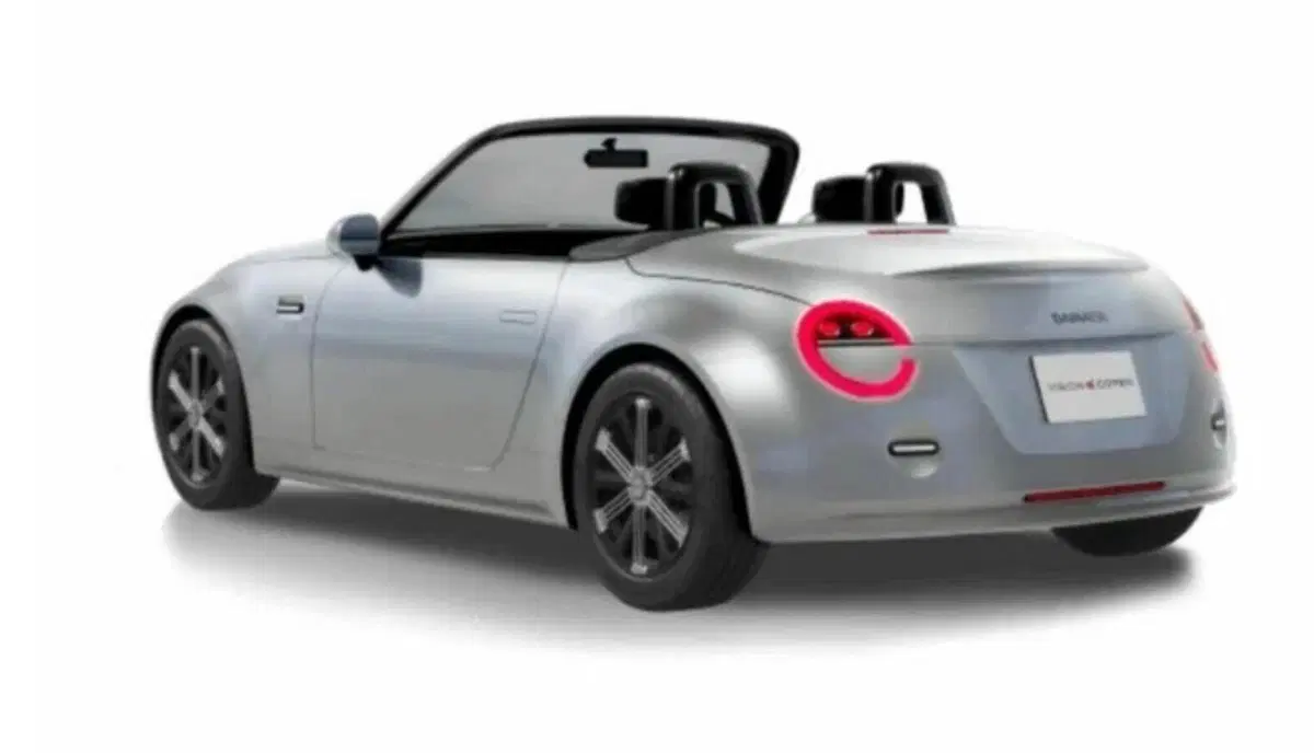 Daihatsu Copen e un mini pick up elettrico a Tokyo 2023 (2)