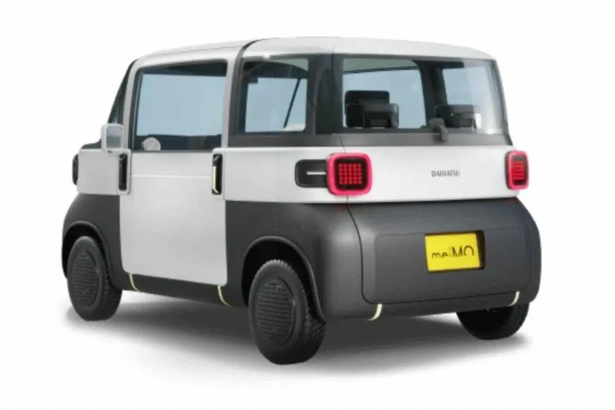 Daihatsu Copen e un mini pick up elettrico a Tokyo 2023 (4)