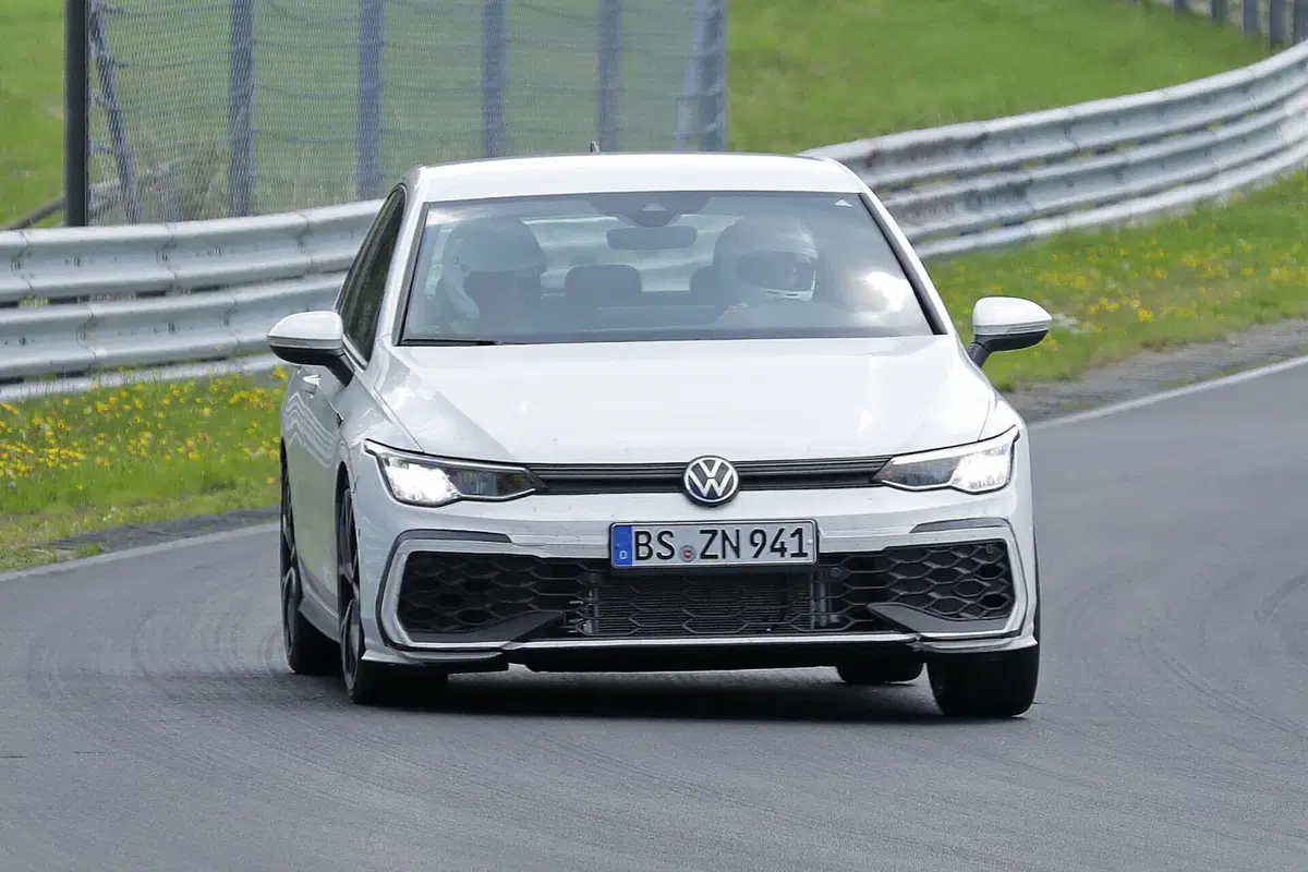 Volkswagen Golf GTI 2024, ecco il nuovo Facelift [Foto Spia] (5)