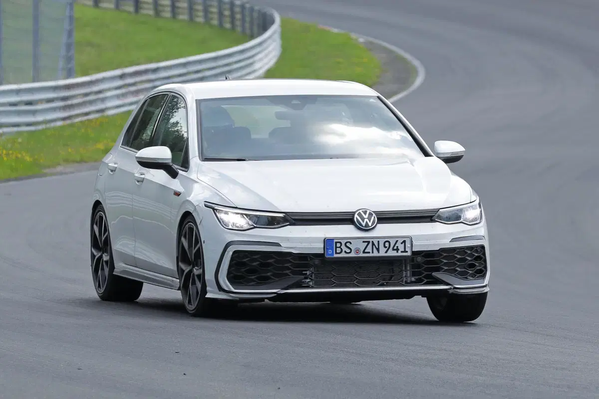 Volkswagen Golf GTI 2024, ecco il nuovo Facelift [Foto Spia] (4)