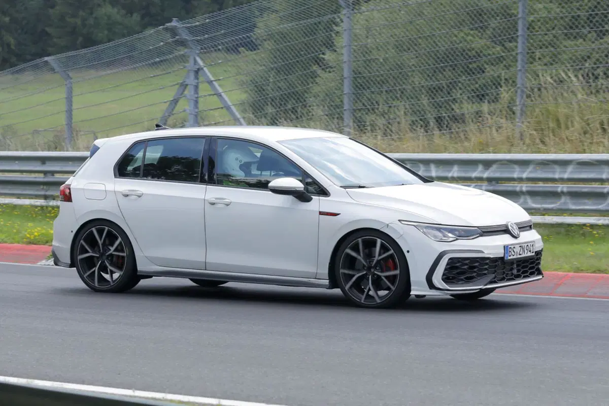 Volkswagen Golf GTI 2024, ecco il nuovo Facelift [Foto Spia] (7)