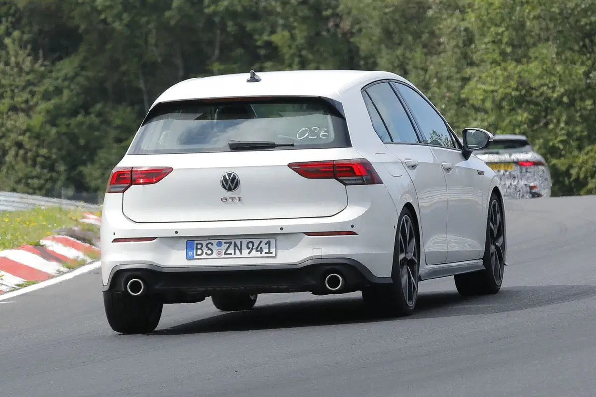 Volkswagen Golf GTI 2024, ecco il nuovo Facelift [Foto Spia] (8)
