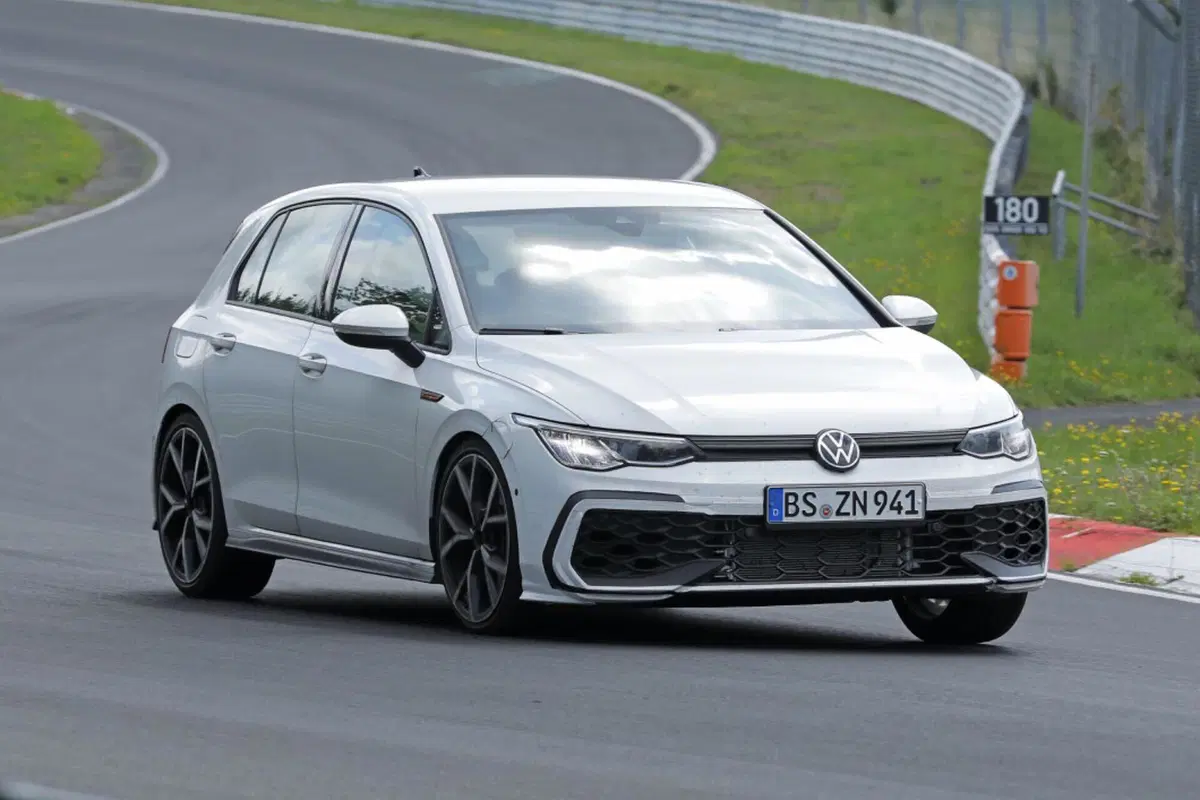 Volkswagen Golf GTI 2024, ecco il nuovo Facelift [Foto Spia] (11)