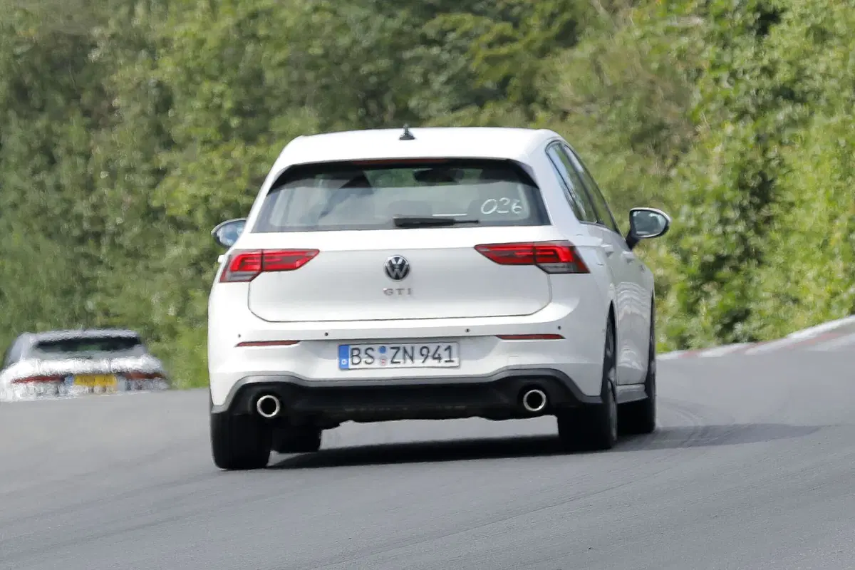 Volkswagen Golf GTI 2024, ecco il nuovo Facelift [Foto Spia] (10)