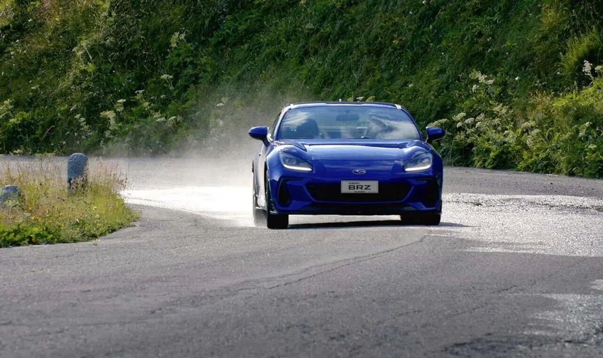 Subaru BRZ Touge: puro piacere di guida e colori mitici   (9)