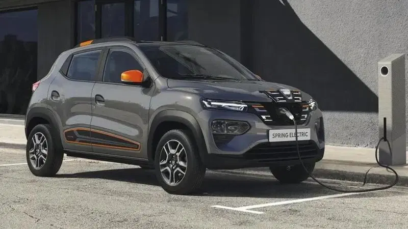 Francia, a gennaio il leasing "sociale" a 100 euro al mese per le elettriche