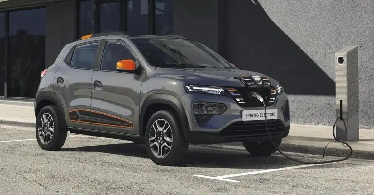 Francia, a gennaio il leasing "sociale" a 100 euro al mese per le elettriche
