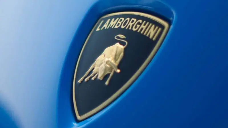 Lamborghini imbrattata a Dusseldorf da cosiddetti ambientalisti [VIDEO]