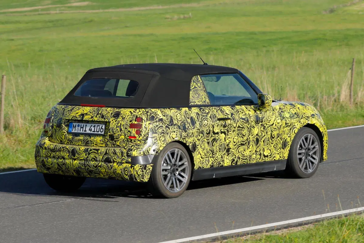 MINI Cooper: arriva il facelift per la variante termica [Foto Spia] (5)