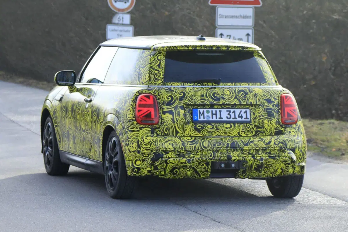 MINI Cooper: arriva il facelift per la variante termica [Foto Spia] (9)
