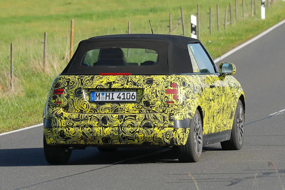 MINI Cooper: arriva il facelift per la variante termica [Foto Spia] (14)
