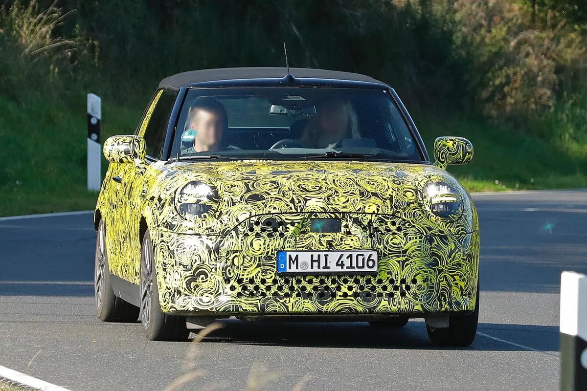 MINI Cooper: arriva il facelift per la variante termica [Foto Spia] (17)