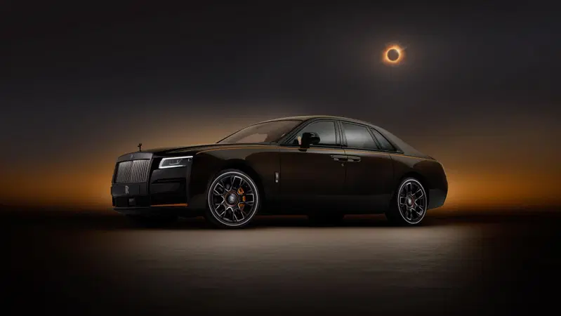 La Rolls Royce con l'eclisse di sole nel tetto: solo 25 esemplari al mondo