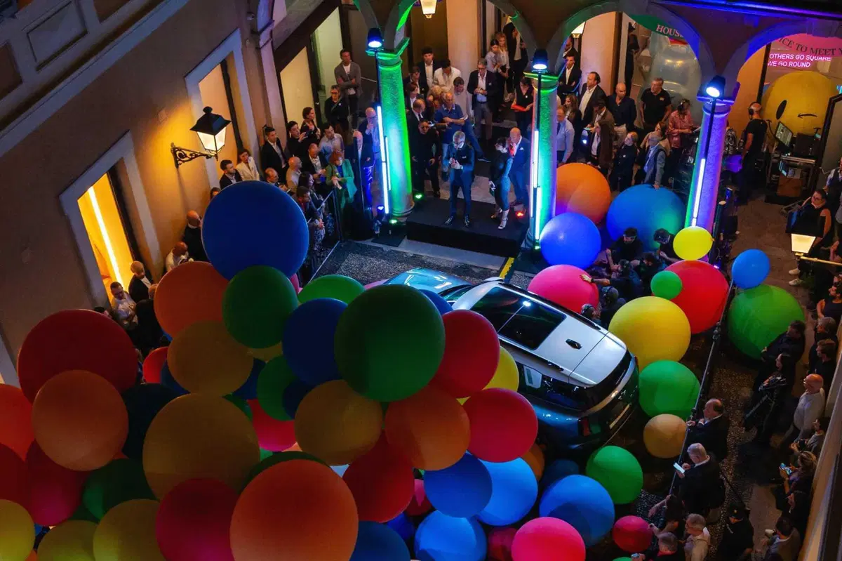 Mini, svelate a Milano in Montenapoleone la Cooper e la Countryman (4)