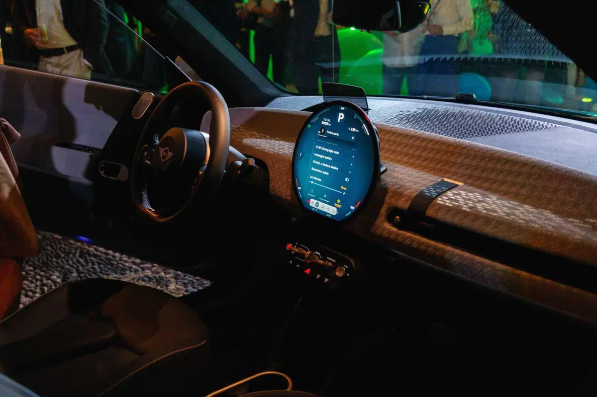 Mini, svelate a Milano in Montenapoleone la Cooper e la Countryman (3)