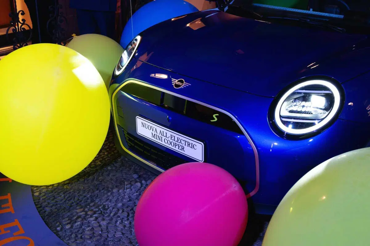 Mini, svelate a Milano in Montenapoleone la Cooper e la Countryman (5)