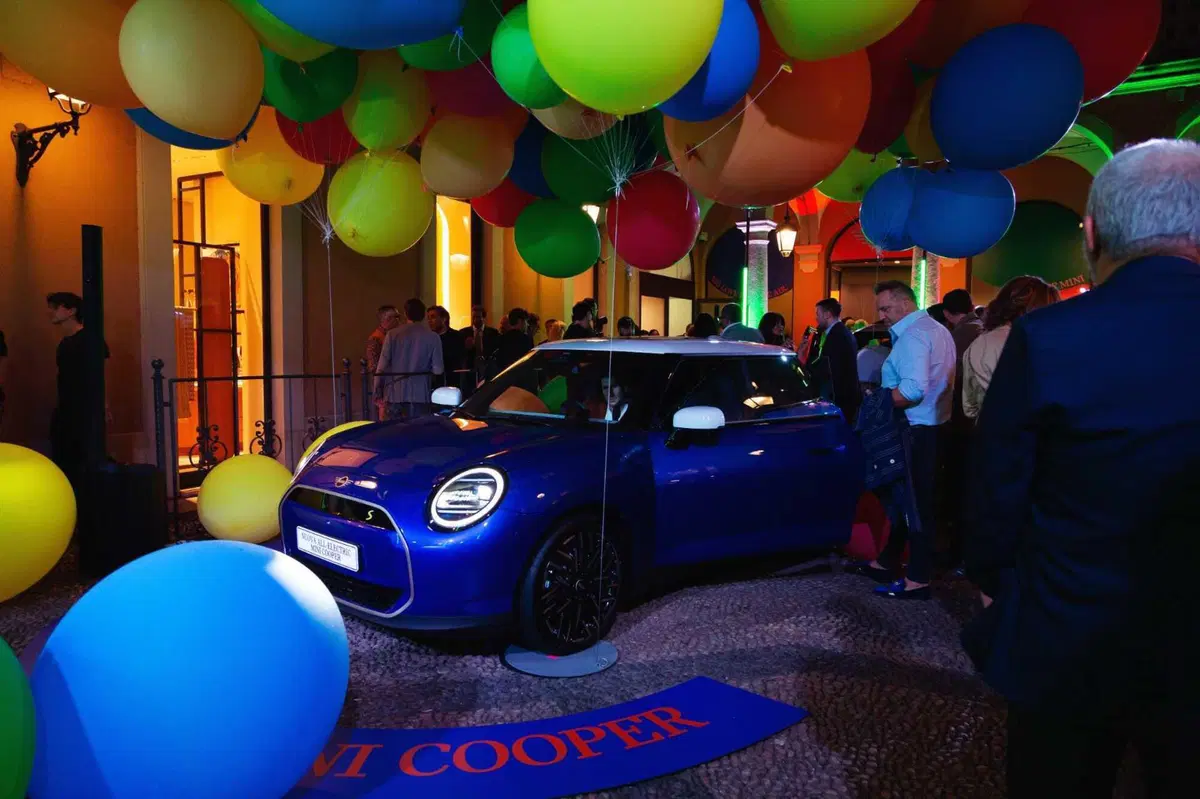 Mini, svelate a Milano in Montenapoleone la Cooper e la Countryman (7)