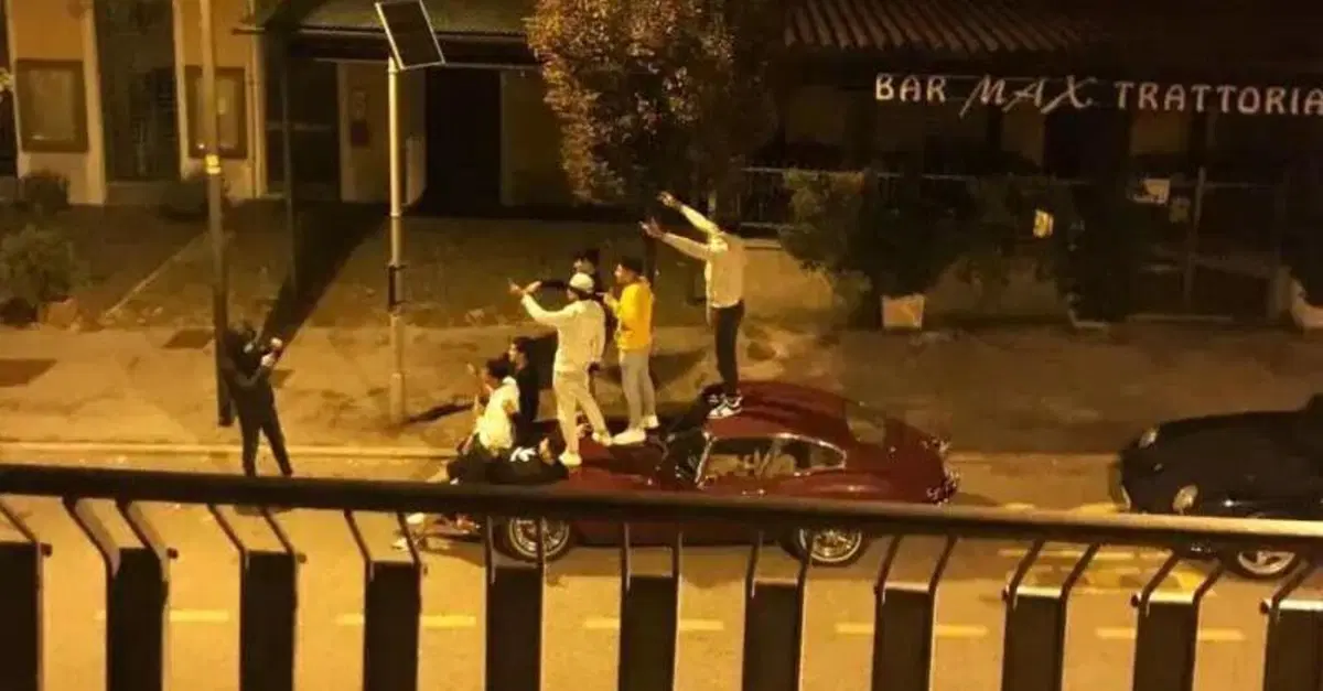 Jaguar E-Type (l'auto di Diabolik) devastata dopo il restauro per fare un selfie