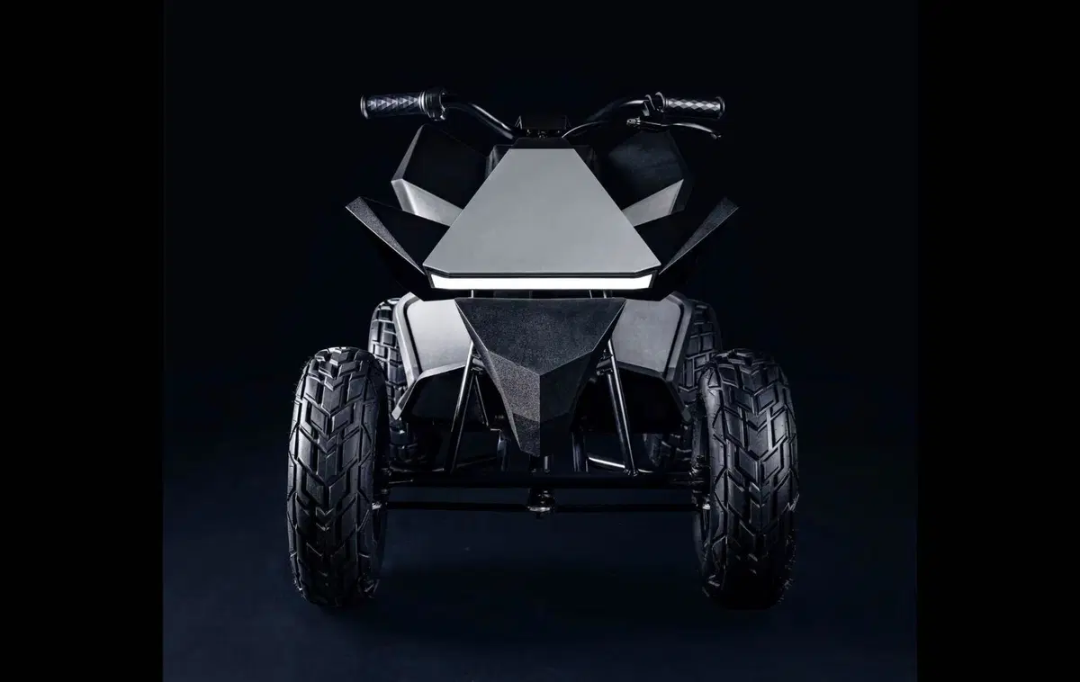 Tesla Cyberquad: Natale si avvicina  (2)