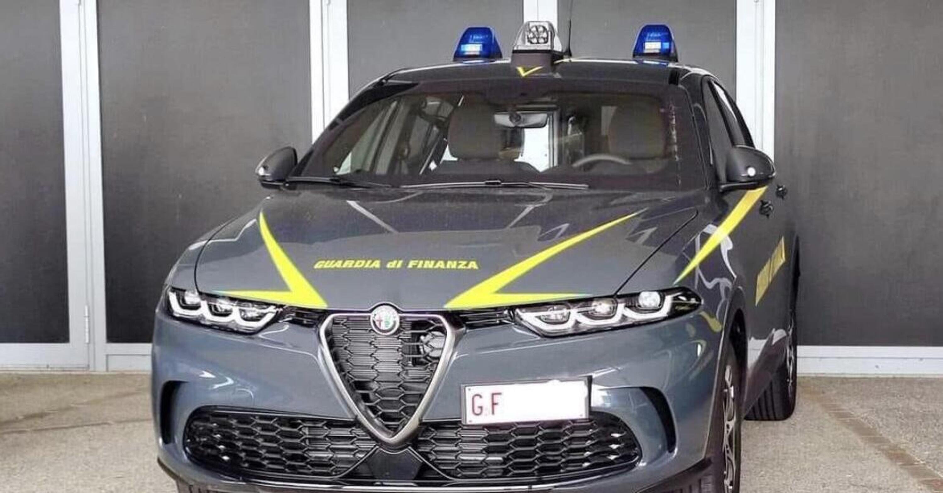 Alfa Romeo Tonale Guardia di finanza: le fiamme gialle con la nuova suv italiana