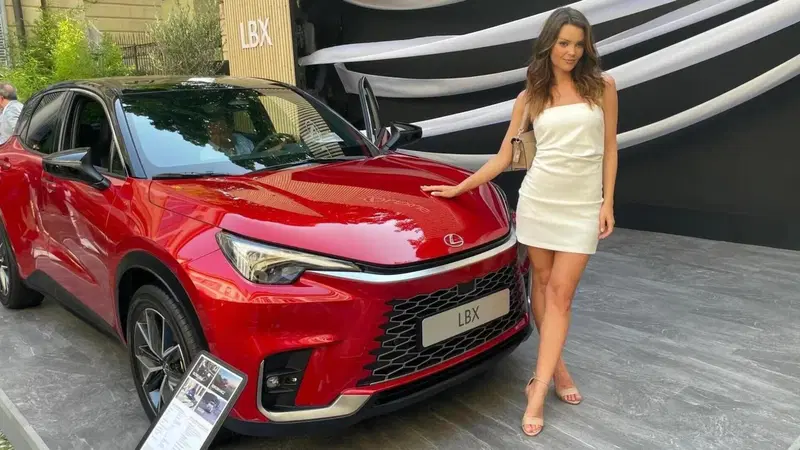 Lexus LBX: prezzi, caratteristiche e prestazioni